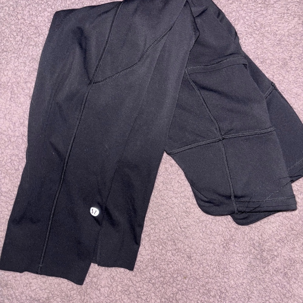 Lululemon Athletica Black cropped Leggings size 2.